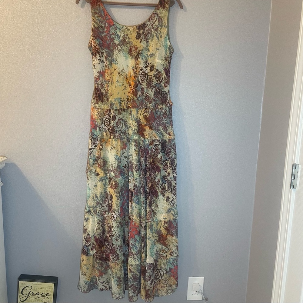 Nine West Sleeveless Maxi Dress - Multicolor. Size 8. Raw edges. Pre-owned.